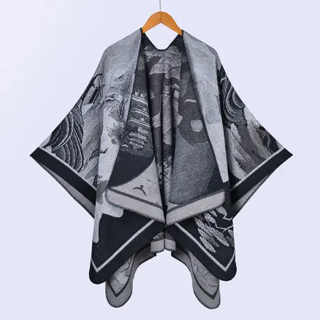 Knit Vintage Poncho – 130 × 150 cm detail