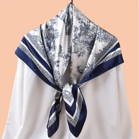 Scarf Shawl – 90 × 90 cm detail