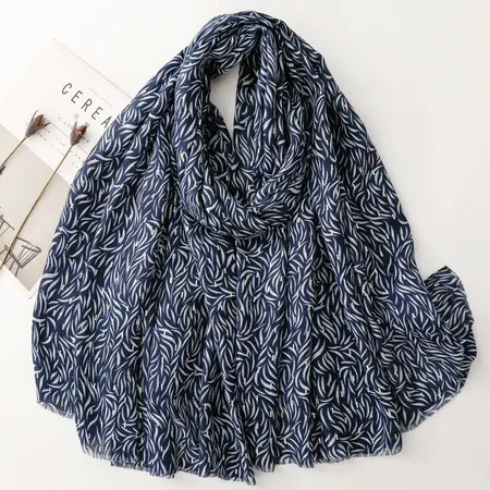 Silk Geometric Scarf Shawl – 180 × 88 cm detail
