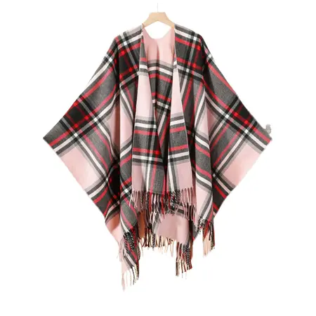 Plaid Knit Poncho – 130 × 150 cm detail