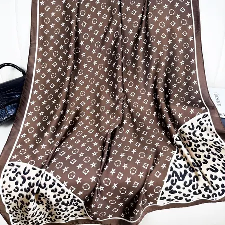 Geometric Leopard Print Printed Scarf Shawl – 90 × 180cm detail