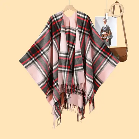 Plaid Knit Poncho – 130 × 150 cm detail
