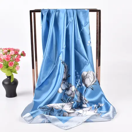 Floral Vintage Scarf Shawl – 90 × 90 cm detail