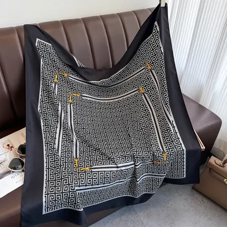 Scarf Shawl – 90 × 90 cm detail