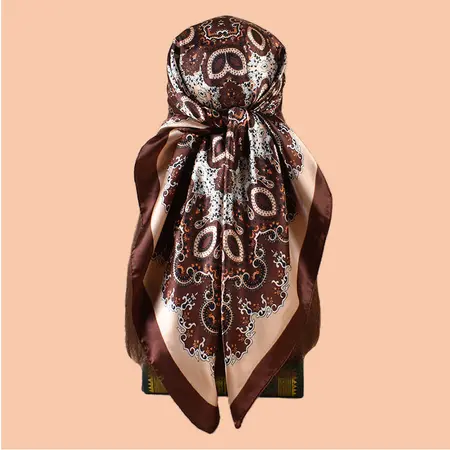 Geometric Scarf Shawl – 90 × 90 cm detail