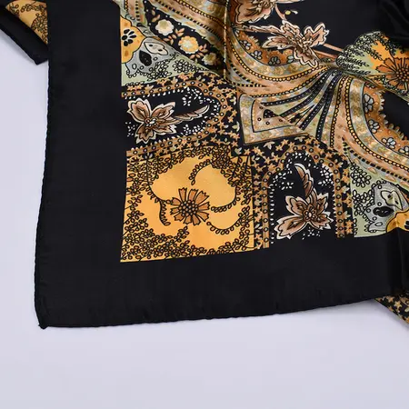 Silk Scarf Shawl – 90 × 90 cm detail