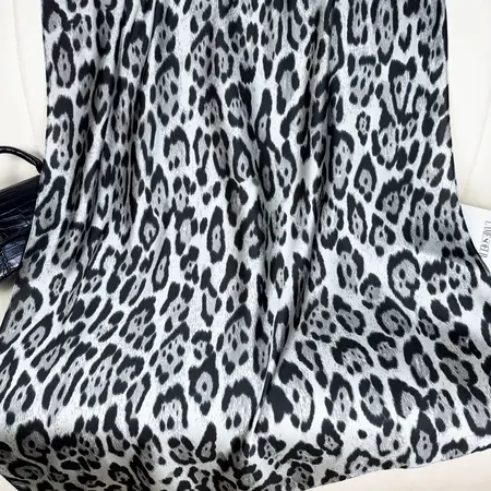Leopard Print Printed Scarf Shawl – 90 × 180cm detail