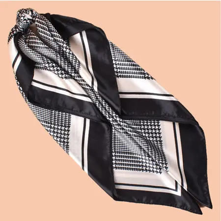 Geometric Printed Scarf Shawl – 90 × 90 cm detail