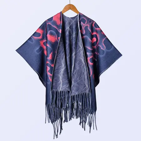 Knit Reversible Printed Poncho – 135 × 160 cm detail