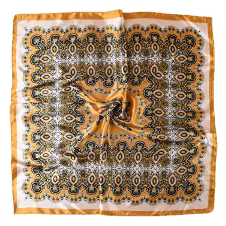 Geometric Scarf Shawl – 90 × 90 cm detail