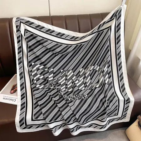 Striped Scarf Shawl – 90 × 90 cm detail