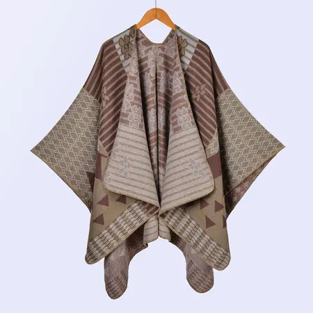 Women's Knit Poncho – 130 × 150 cm detail