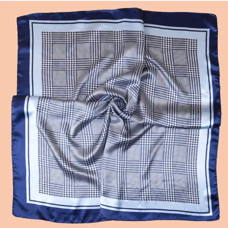 Geometric Printed Scarf Shawl – 90 × 90 cm detail