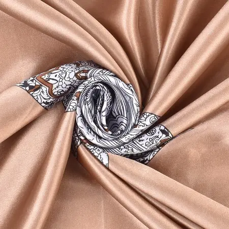 Silk Scarf Shawl – 90 × 90 cm detail