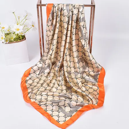 Scarf Shawl – 90 × 90 cm detail