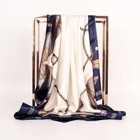 Scarf Shawl – 90 × 90 cm detail