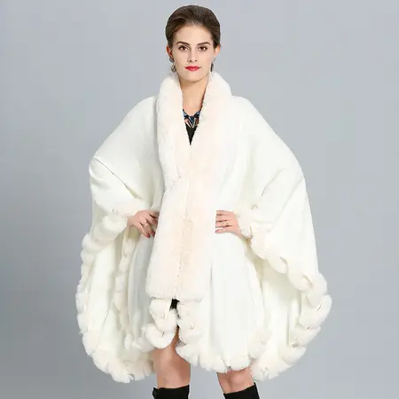 Faux Fur Poncho – 80 × 180cm detail