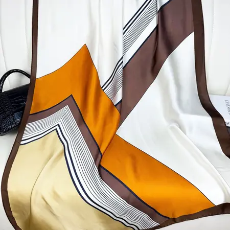 Geometric Scarf Shawl – 90 × 180cm detail