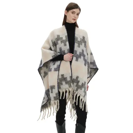 Jacquard Fringed Scarf Shawl – 165 × 125 cm + 12 cm fringe detail