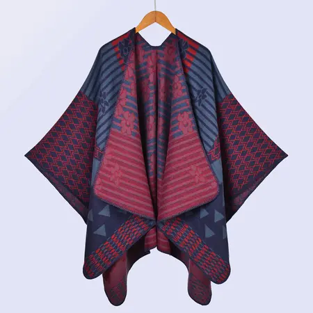 Women's Knit Poncho – 130 × 150 cm detail