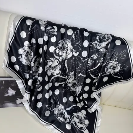 Floral Scarf Shawl – 90 × 90 cm detail