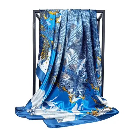 Scarf Shawl – 90 × 90 cm detail