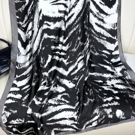 Leopard Print Printed Scarf Shawl – 90 × 180cm detail