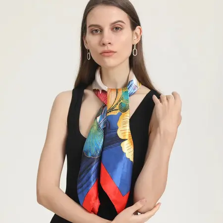 Silk Headscarf – 90 × 90 cm detail