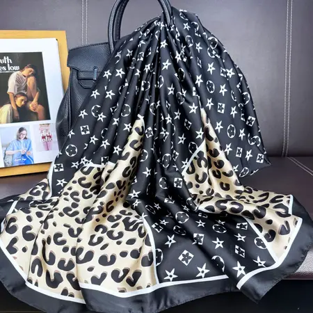 Geometric Leopard Print Printed Scarf Shawl – 90 × 180cm detail