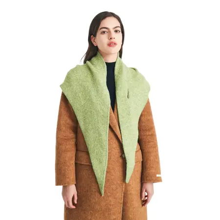 Knit Scarf Shawl – Side lengths: 95 × 95 × 160 cm detail