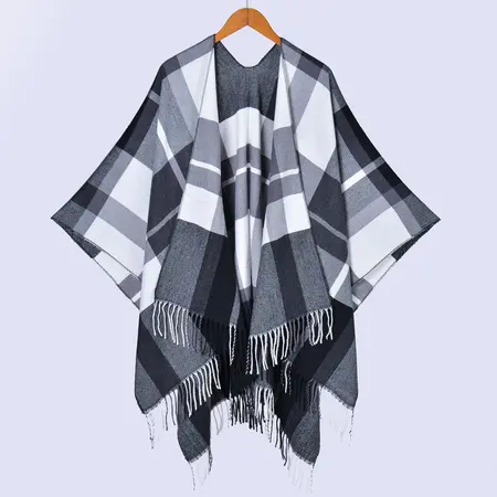 Unisex Plaid Knit Fringed Poncho – 130 × 150 cm detail