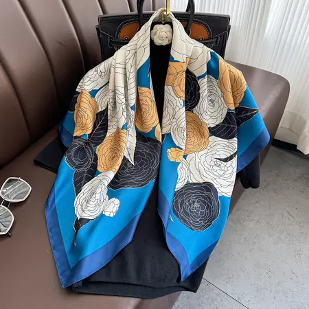 Printed Vintage Scarf Shawl – 90 × 90 cm detail