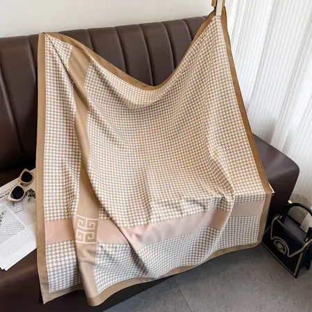 Scarf Shawl – 90 × 90 cm detail