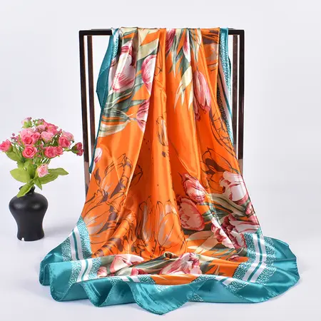 Printed Scarf Shawl – 90 × 90 cm detail