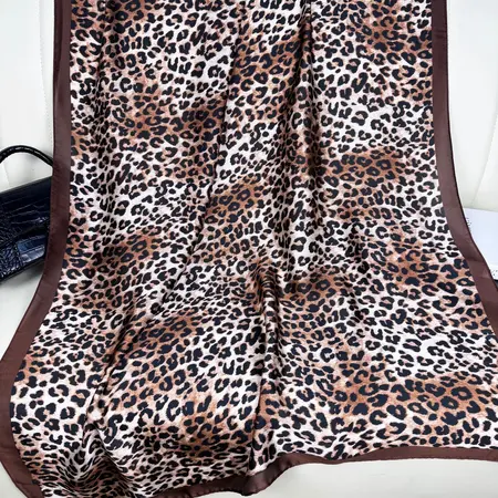 Silk Leopard Print Printed Headscarf – 90 × 180cm detail