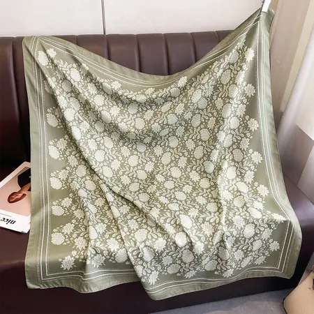 Women's Printed Vintage Scarf Shawl – 90 × 90 cm detail