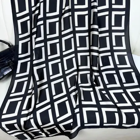Silk Scarf Shawl – 90 × 90 cm detail