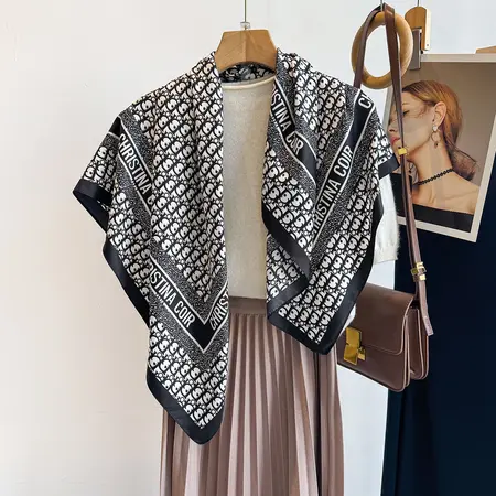 Printed Scarf Shawl – 90 × 90 cm detail