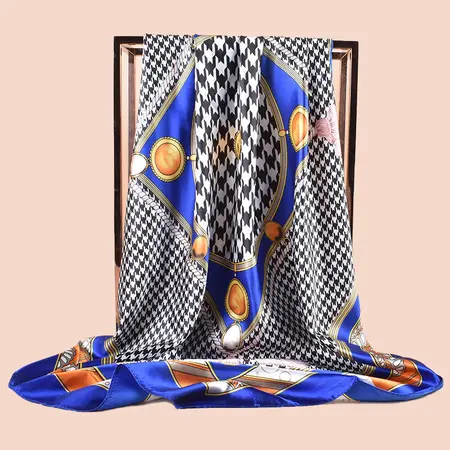 Silk Scarf Shawl – 90 × 90 cm detail