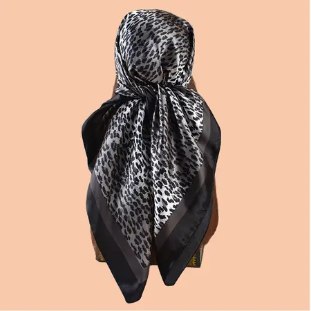 Leopard Print Printed Scarf Shawl – 90 × 90 cm detail