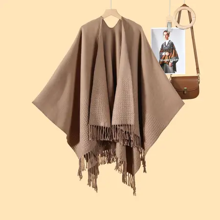 Women's Jacquard Fringed Poncho – 130 × 150 cm detail