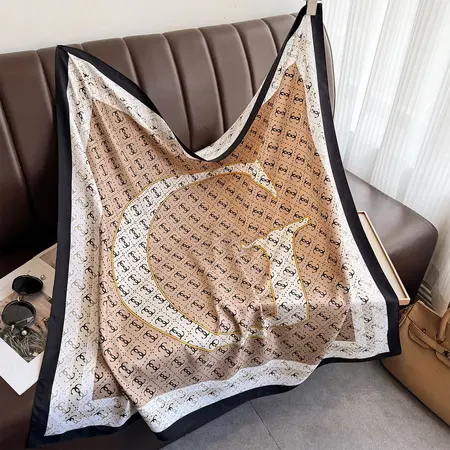Scarf Shawl – 90 × 90 cm detail