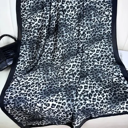 Silk Leopard Print Printed Headscarf – 90 × 180cm detail