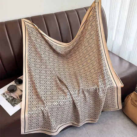Scarf Shawl – 90 × 90 cm detail