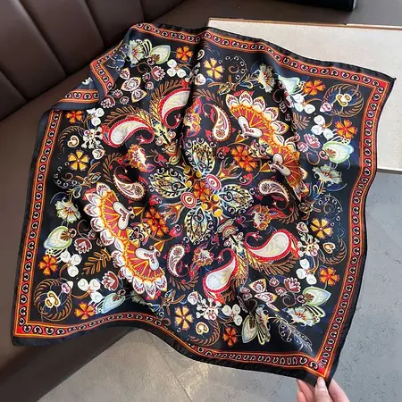 Silk Headscarf – 70 × 70 cm detail