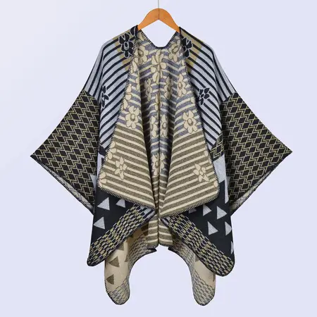 Women's Knit Poncho – 130 × 150 cm detail