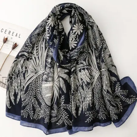 Silk Scarf Shawl – 180 × 90 cm detail