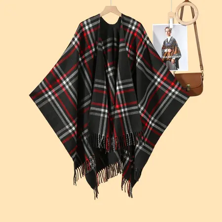 Plaid Knit Poncho – 130 × 150 cm detail