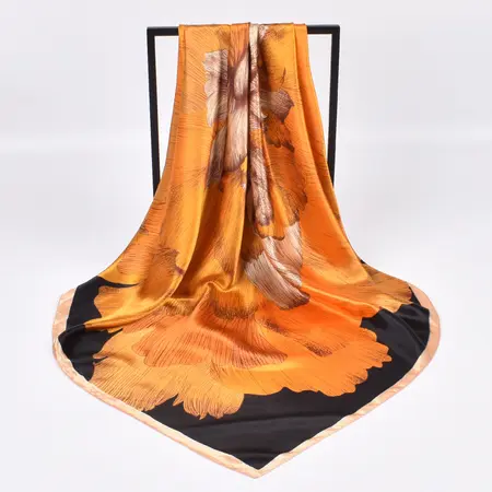 Scarf Shawl – 90 × 90 cm detail