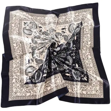 Printed Scarf Shawl – 90 × 90 cm detail